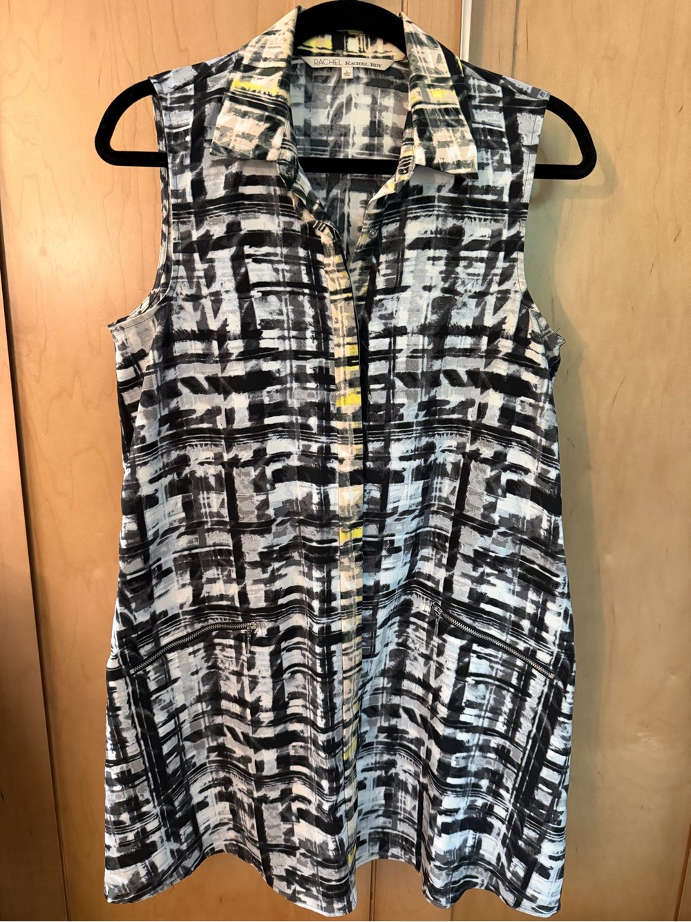 RACHEL Rachel Roy Sleeveless Black & White Printed Button-Front Top